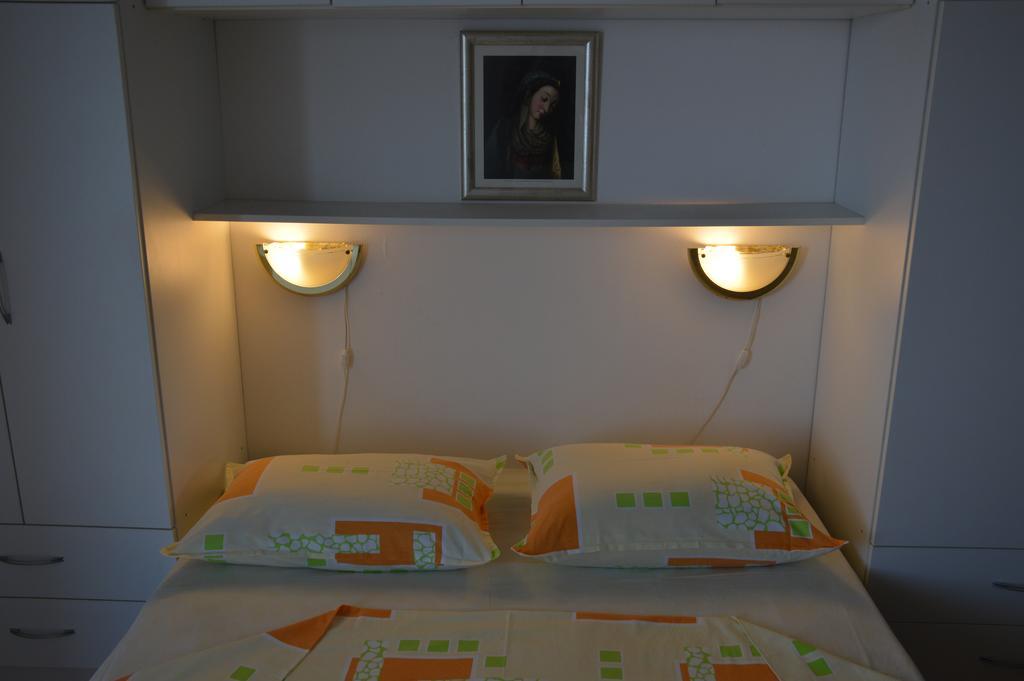Apartments Marija Bajto Nečujam Esterno foto